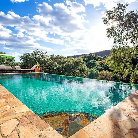 Peaceful 3 Bedroom With Infinity Pool Marbella