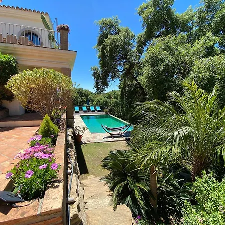 Peaceful 3 Bedroom With Infinity Pool Marbella